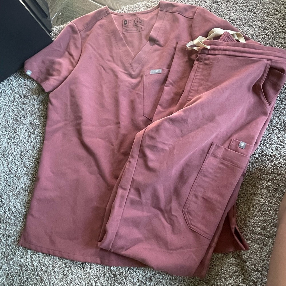 mauve scrub set